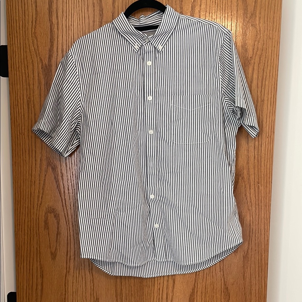 Everlane Short Sleeve Oxford Button Down Shirt